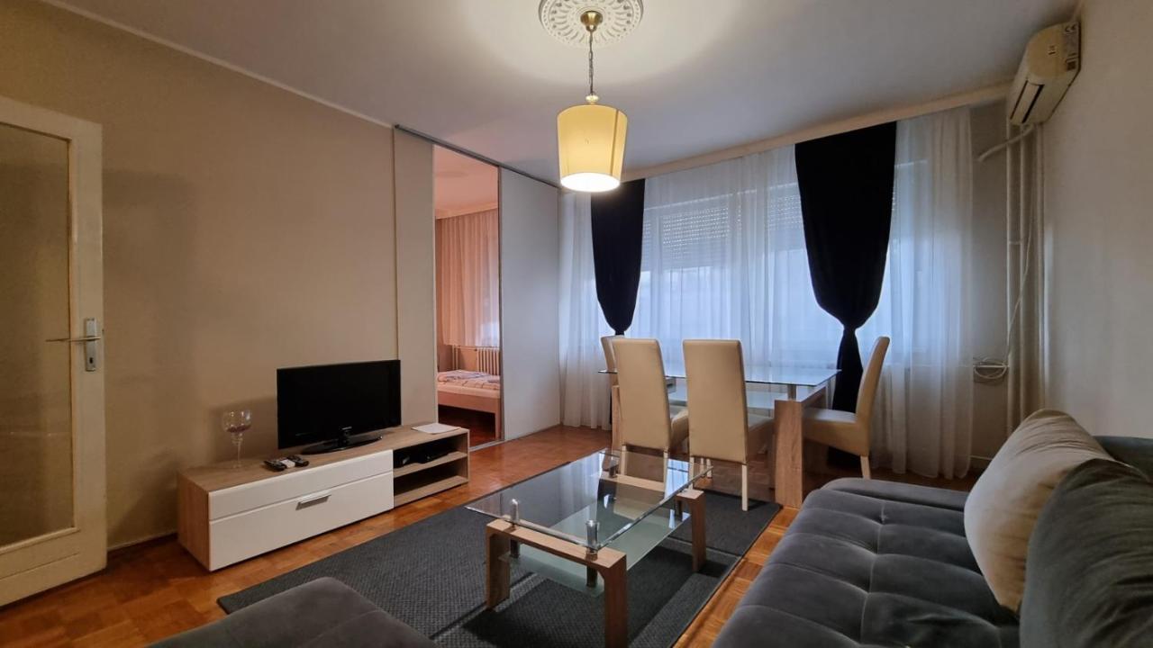 Slavija Square Apartments เบลเกรด ภายนอก รูปภาพ