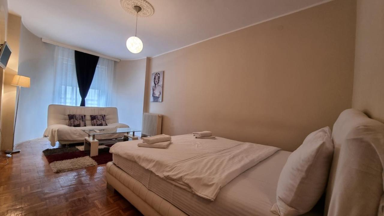 Slavija Square Apartments เบลเกรด ภายนอก รูปภาพ